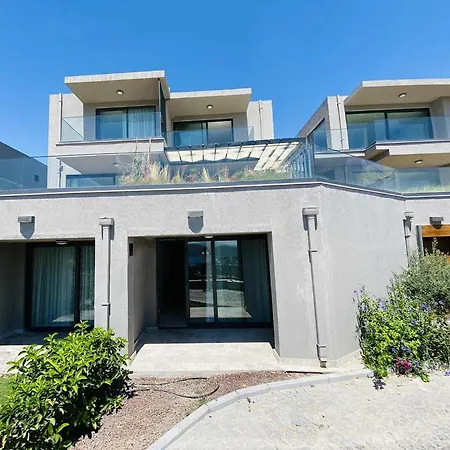 Bodrum 4 Bed-4 Bath Triplex - Aktur Yani *
