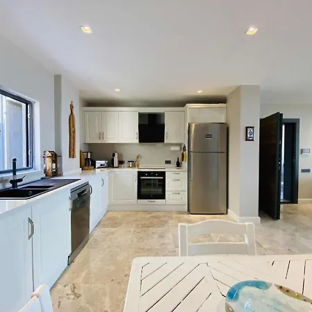 Bodrum 4 Bed-4 Bath Triplex - Aktur Yani بيتيس